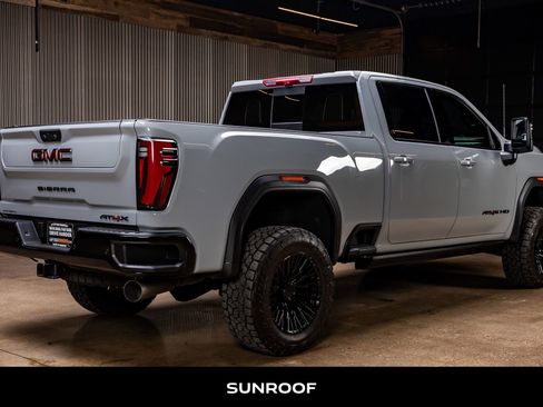 Used 2025 GMC Sierra 2500 AT4X image 9
