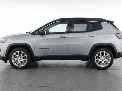 Used 2025 Jeep Compass Limited AWD/4WD image 5