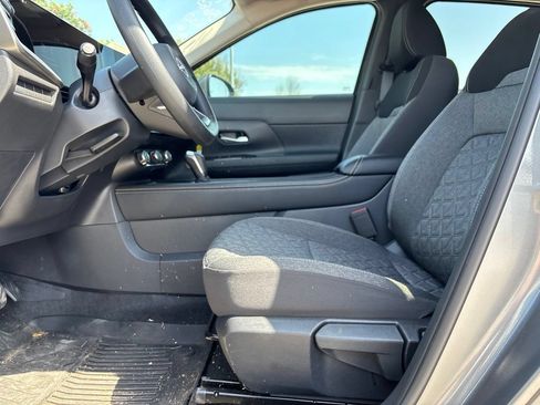 Certified 2025 Nissan Kicks SV AWD/4WD image 11