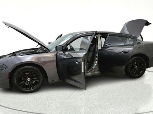 Used 2015 Dodge Charger SE RWD image 11