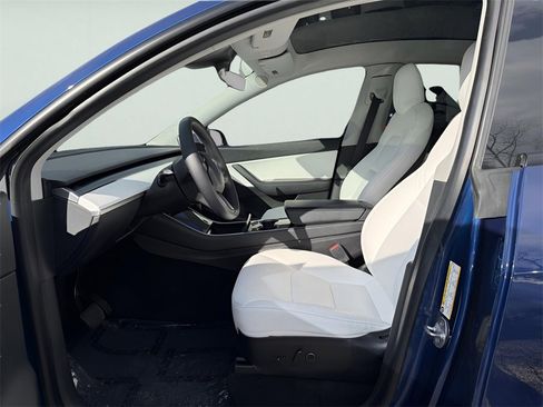 Used 2021 Tesla Model Y Long Range image 14