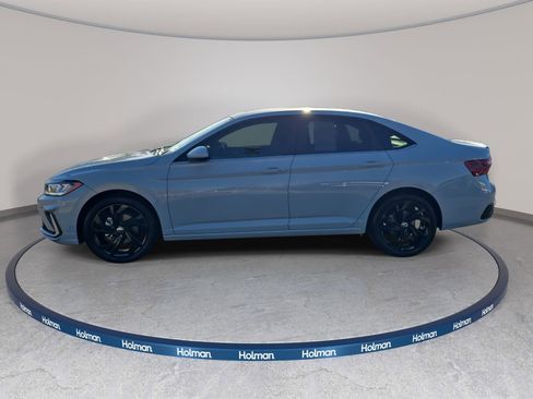 Used 2025 Volkswagen Jetta SE w/ Sunroof Package image 9