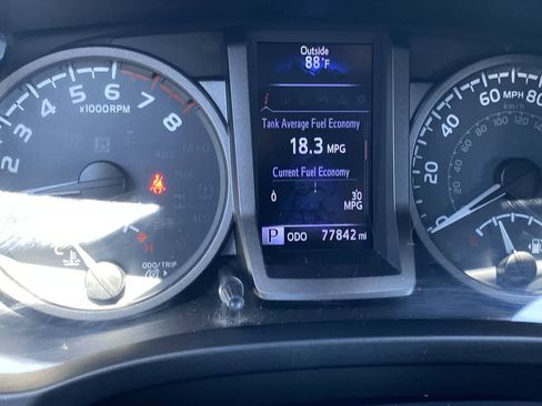 Used 2019 Toyota Tacoma TRD Off-Road w/ Technology Package AWD/4WD image 15
