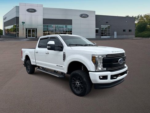 Used 2017 Ford F250 Lariat w/ Lariat Ultimate Package AWD/4WD image 2