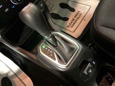 Used 2020 Jeep Renegade Latitude w/ Cold Weather Group image 19