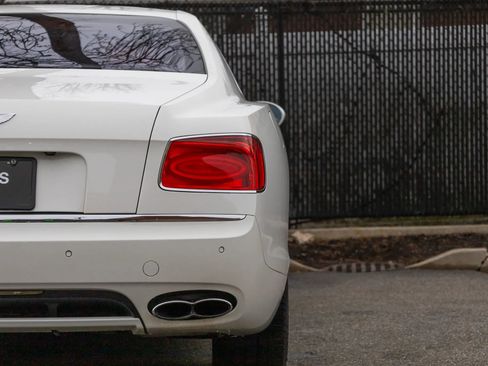 Used 2015 Bentley Flying Spur V8 image 25