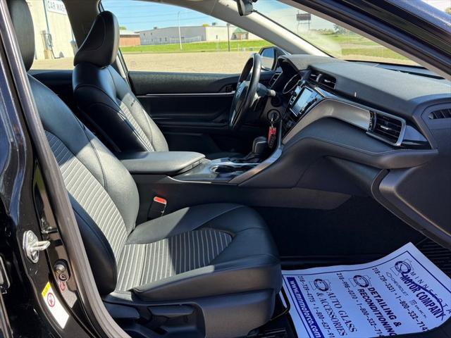 Used 2019 Toyota Camry SE FWD image 11