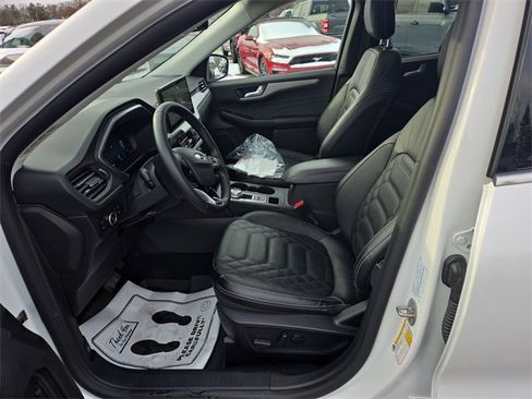Certified 2024 Ford Escape Platinum w/ Premium Technology Package image 38