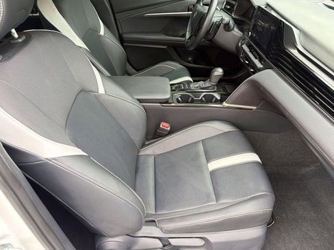 Used 2025 Toyota Camry SE FWD image 27