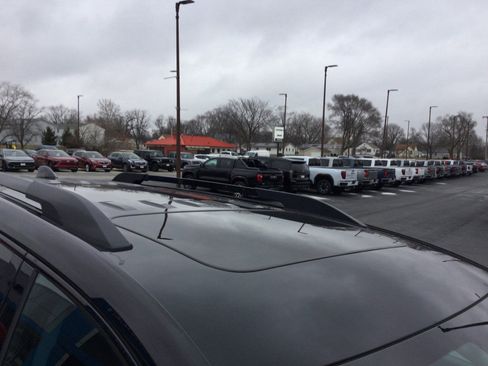 Used 2023 GMC Acadia SLE w/ Driver Convenience Package image 5