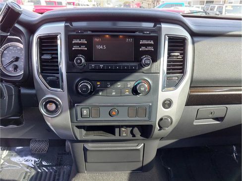 Used 2017 Nissan Titan SV image 6