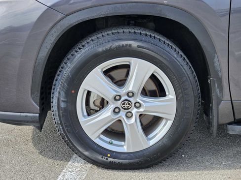 Used 2022 Toyota Highlander LE image 9