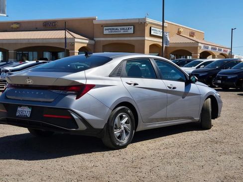 Used 2026 Hyundai Elantra SE FWD image 4