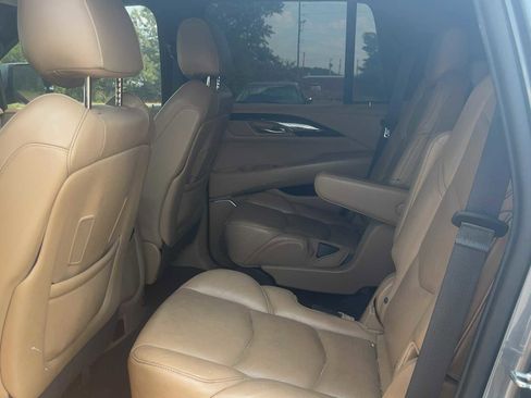 Used 2020 Cadillac Escalade Platinum RWD image 5