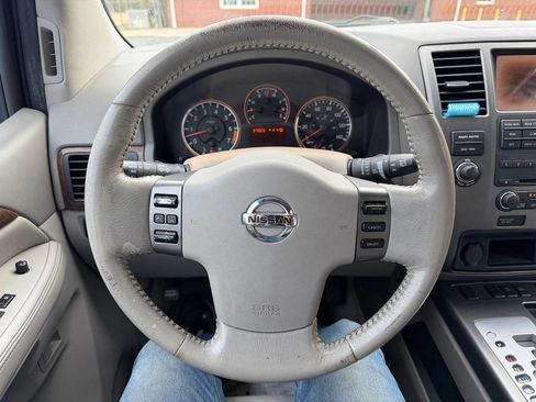 Used 2010 Nissan Armada Titanium RWD image 19