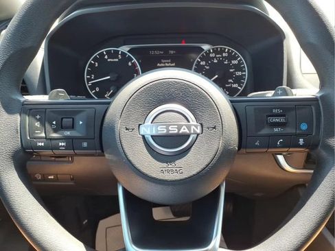 Used 2024 Nissan Rogue SV FWD image 12