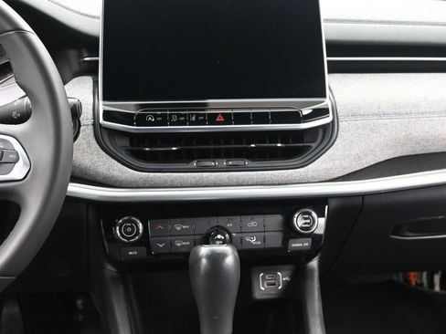 Used 2024 Jeep Compass Latitude AWD/4WD image 28