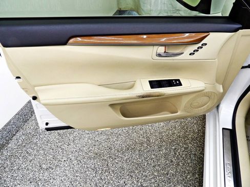 Used 2014 Lexus ES 300h w/ Luxury Package w/Bamboo Trim FWD image 7
