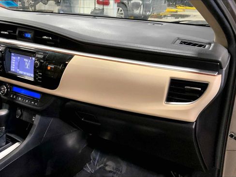 Used 2015 Toyota Corolla LE image 17