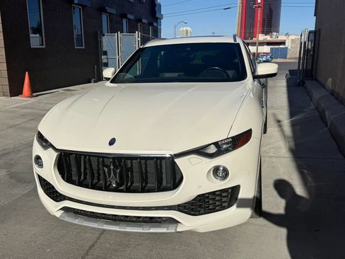 Used 2017 Maserati Levante S AWD/4WD image 8
