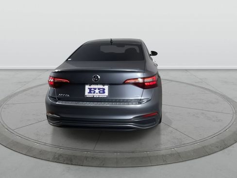 Used 2024 Volkswagen Jetta SE w/ Panoramic Sunroof Package FWD image 7