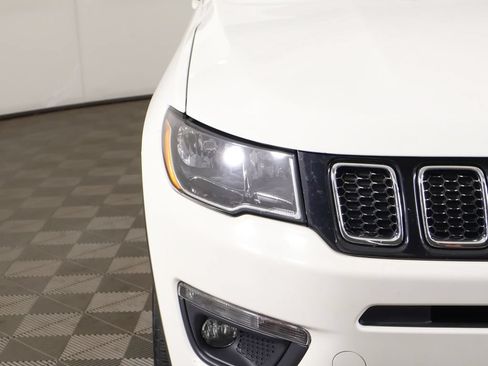 Used 2019 Jeep Compass Latitude FWD image 10