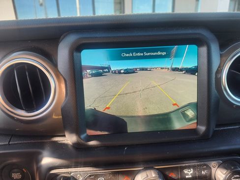 Used 2023 Jeep Gladiator Overland image 19