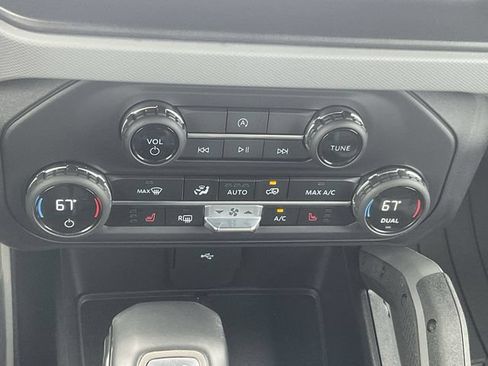 Certified 2023 Ford Bronco Big Bend w/ Sasquatch Package AWD/4WD image 20