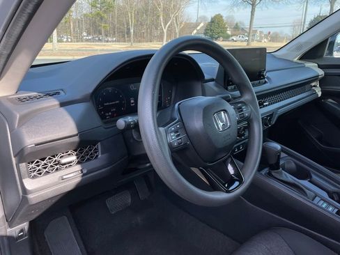 Certified 2025 Honda Accord SE image 27