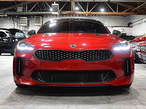 Used 2018 Kia Stinger GT2 image 2