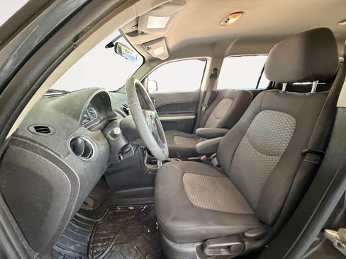 Used 2011 Chevrolet HHR LS FWD image 10
