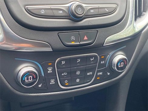 Used 2022 Chevrolet Equinox LT image 25