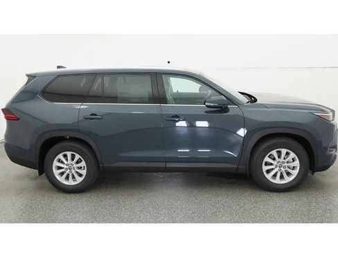 New 2026 Toyota Grand Highlander XLE FWD image 11