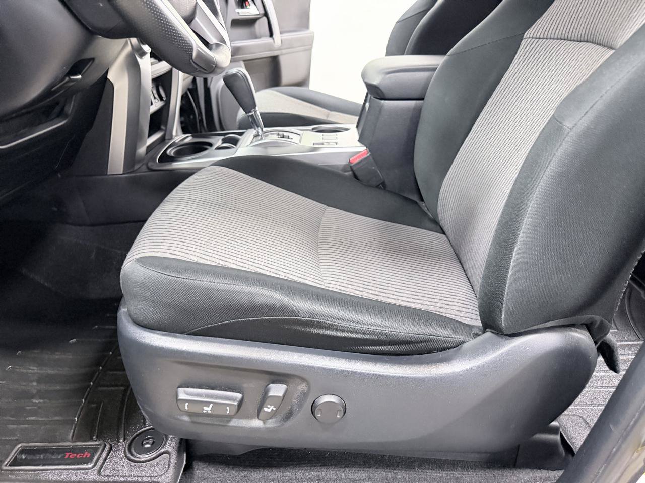 Used 2017 Toyota 4Runner SR5 RWD image 31