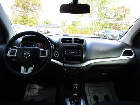 Used 2019 Dodge Journey SE w/ Premium Group image 9