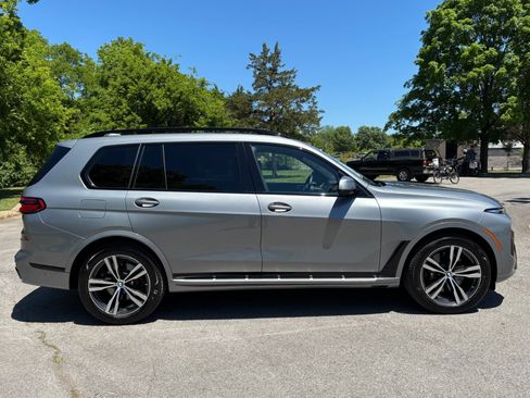 Used 2025 BMW X7 xDrive40i w/ M Sport Package AWD/4WD image 8