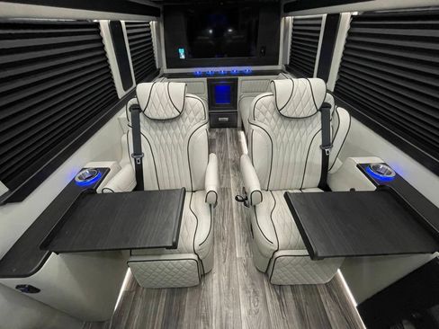 Used 2024 Mercedes-Benz Sprinter 3500 image 39