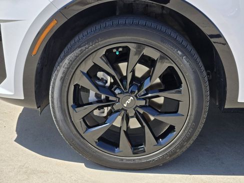 Used 2023 Kia Sorento SX image 17