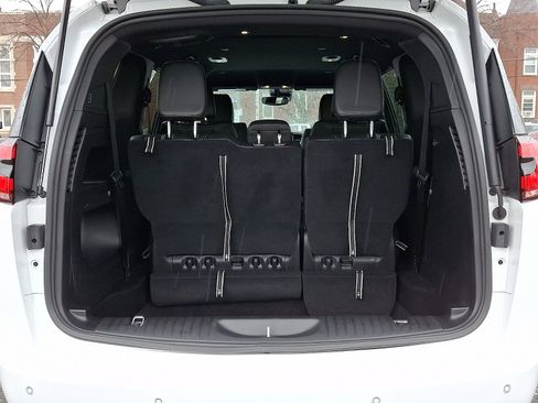 Used 2025 Chrysler Pacifica Select image 29