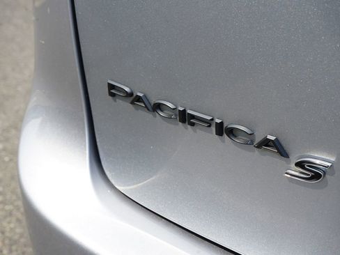 Used 2021 Chrysler Pacifica Limited w/ S Appearance Package image 10