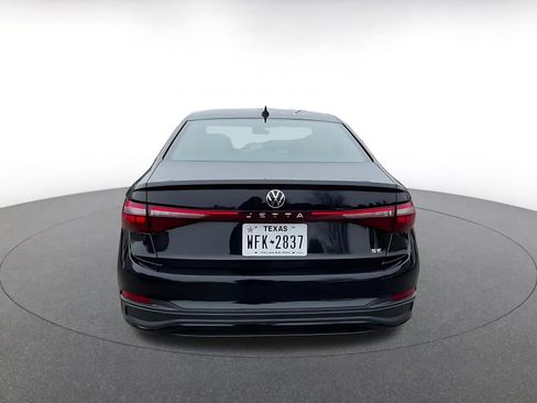 Used 2025 Volkswagen Jetta SE image 12