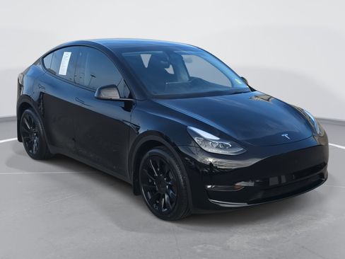Used 2023 Tesla Model Y Long Range image 3