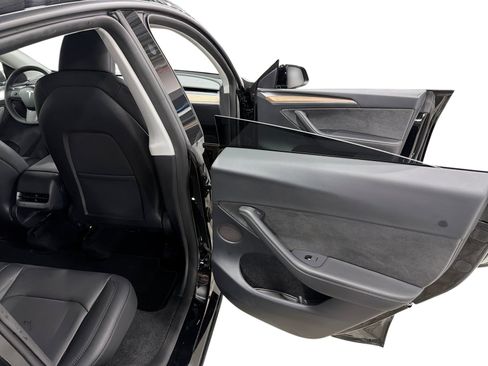 Certified 2023 Tesla Model Y Long Range AWD/4WD image 12