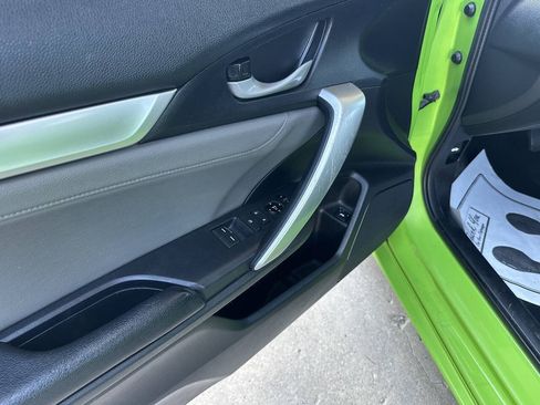 Used 2018 Honda Civic Touring image 14