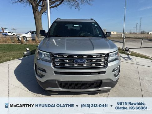 Used 2017 Ford Explorer XLT w/ Equipment Group 202A AWD/4WD image 7