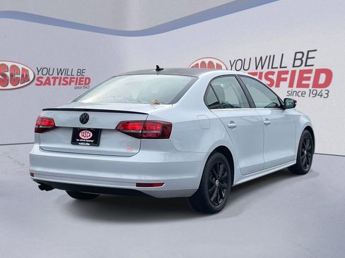 Used 2017 Volkswagen Jetta SE image 6
