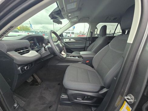 Used 2025 Ford Explorer Active AWD/4WD image 17