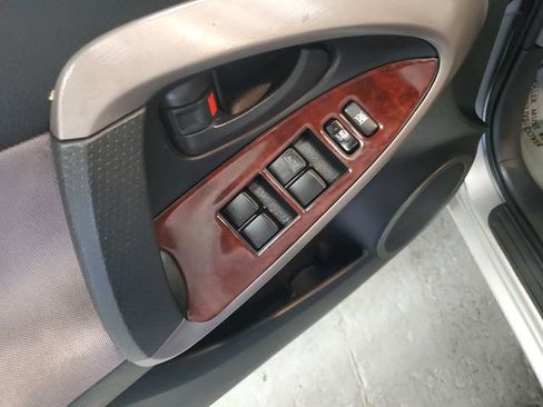 Used 2007 Toyota RAV4 4WD V6 w/ 3rd Row image 12