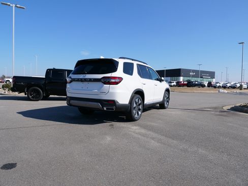 New 2026 Honda Pilot Touring image 3