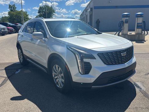 Used 2023 Cadillac XT4 Premium Luxury AWD/4WD image 7